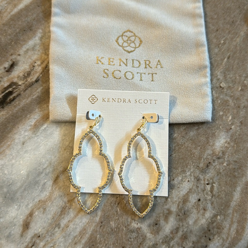 Beautiful Kendra Scott Abbie earrings!❤️